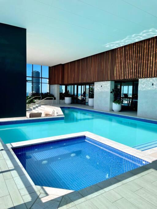 Brand New Luxury Oceanview 2beds Apt 40f Gold Coast