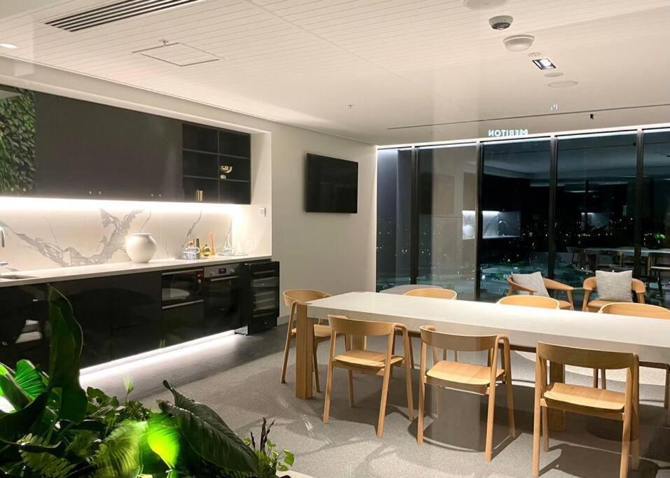 Brand New Luxury Oceanview 2beds Apt 40f