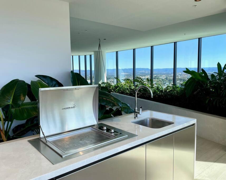 Brand New Luxury Oceanview 2beds Apt 40f * Gold Coast